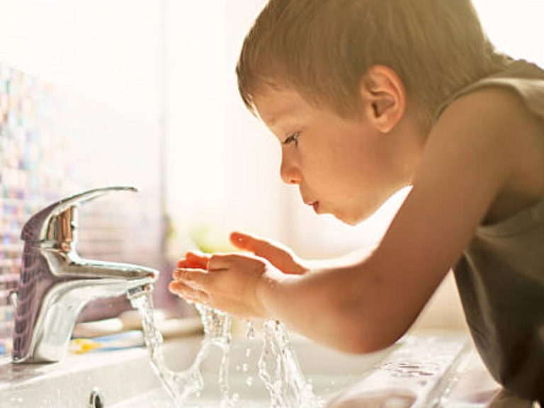 ahorrar agua con niños | saving water with children | économiser l'eau avec les enfants